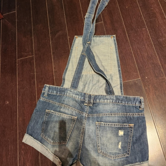 Short Overall Jeans - Picture 2 of 2